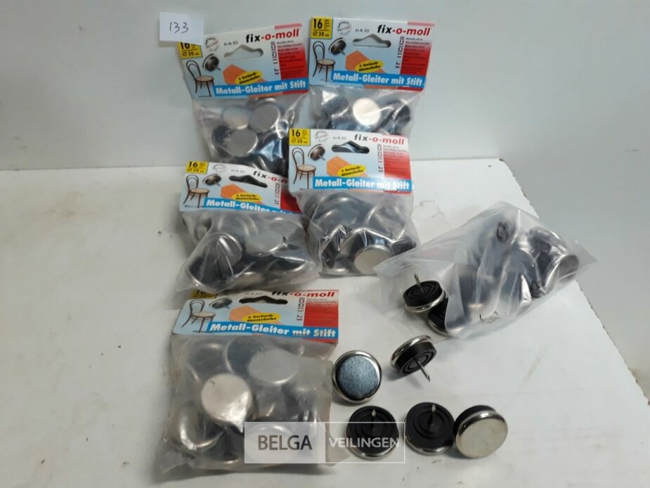 5 x Meubelglijders met nagel 30 mm 16 stuks – foto 2 – kavel bij Belga Veilingen, Oudsbergen