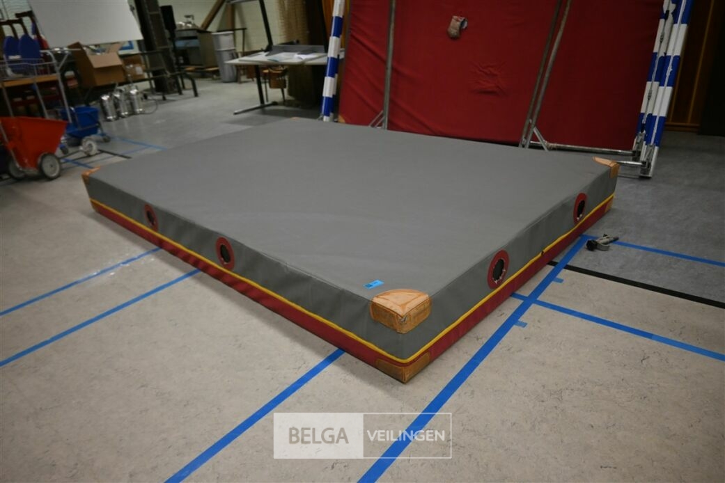 1x Dikke turnmat – foto 2 – kavel bij Belga Veilingen