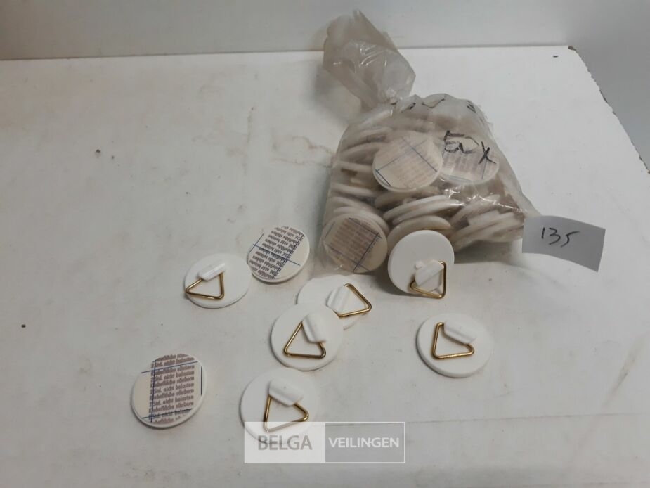 1 x Zelfklevende kaderhaakjes 35mm – foto 2 – kavel bij Belga Veilingen, Oudsbergen