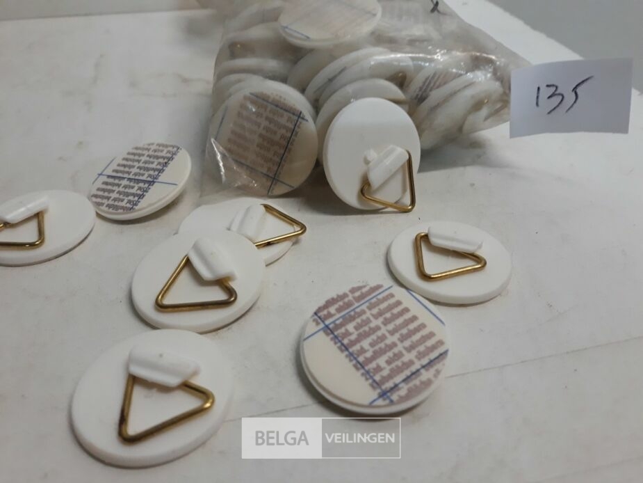 1 x Zelfklevende kaderhaakjes 35mm – foto 3 – kavel bij Belga Veilingen, Oudsbergen