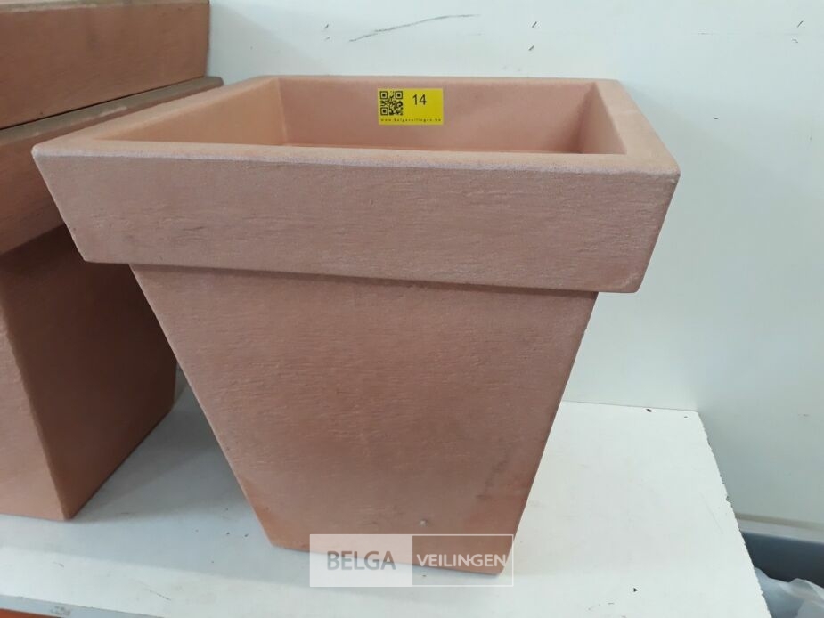 3 x Bloempot vierkant 40x40 cm H 40 cm – foto 3 – kavel bij Belga Veilingen, Oudsbergen