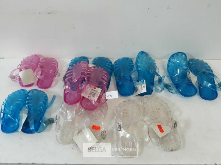 8 x Sandalen pvc kinderen mix maten + kleuren – foto 2 – kavel bij Belga Veilingen, Oudsbergen