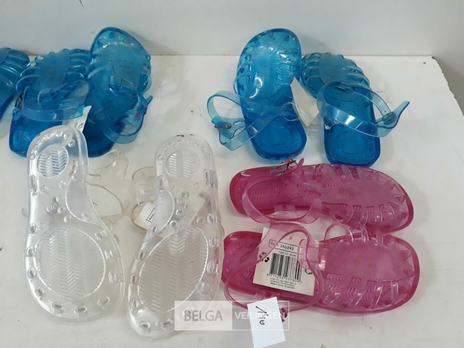 8 x Sandalen pvc kinderen mix maten + kleuren – foto 3 – kavel bij Belga Veilingen, Oudsbergen