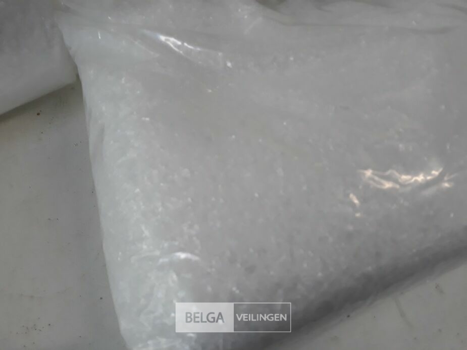 3 x Strooisneeuw in zak 450 gram – foto 3 – kavel bij Belga Veilingen, Oudsbergen