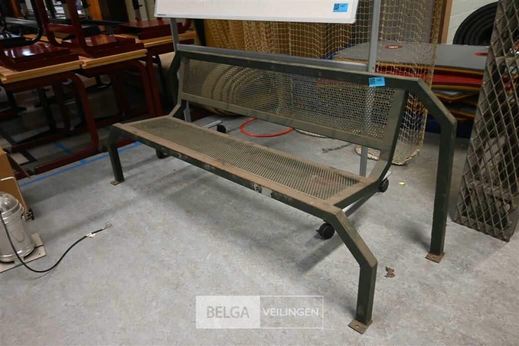 Ijzeren zitbank – foto 2 – kavel bij Belga Veilingen