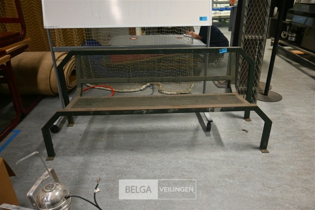 Ijzeren zitbank – foto 3 – kavel bij Belga Veilingen