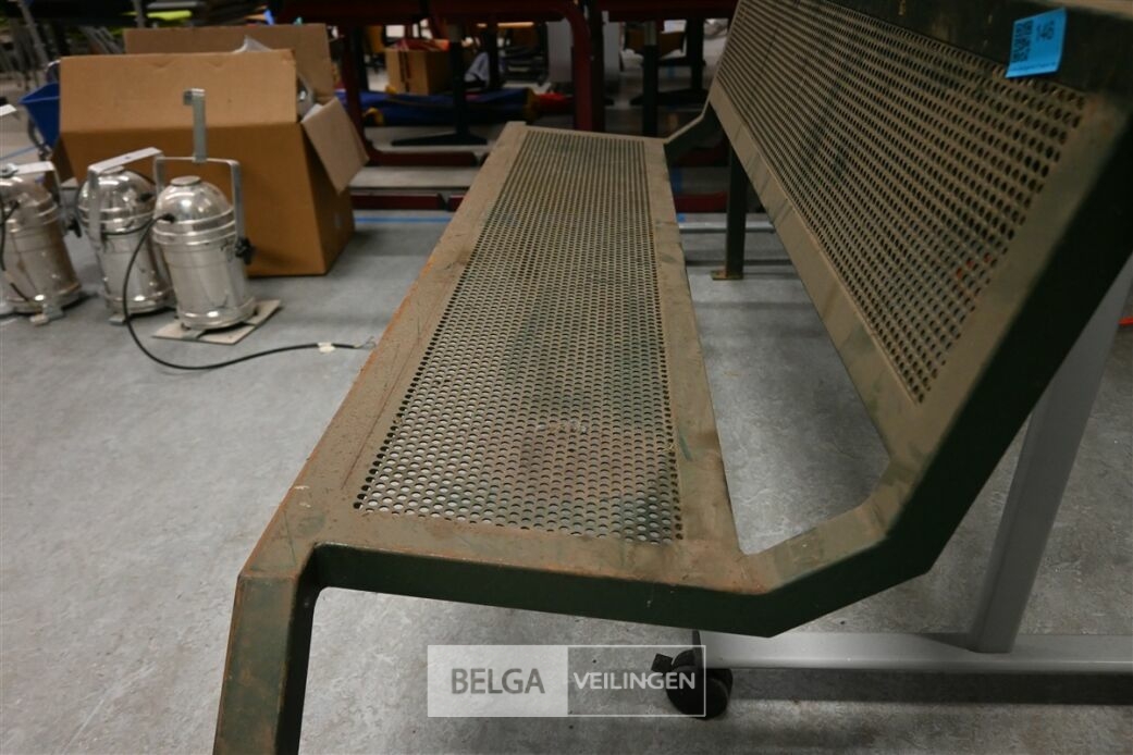 Ijzeren zitbank – foto 5 – kavel bij Belga Veilingen