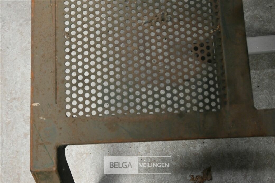 Ijzeren zitbank – foto 6 – kavel bij Belga Veilingen