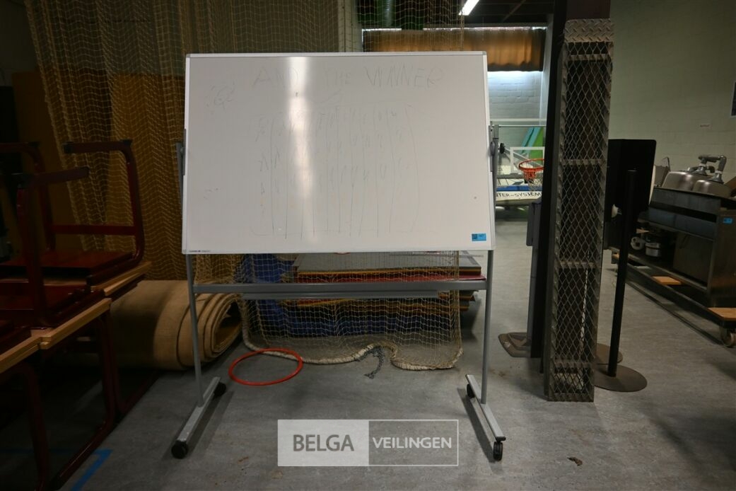 Memobord op wielen – foto 2 – kavel bij Belga Veilingen