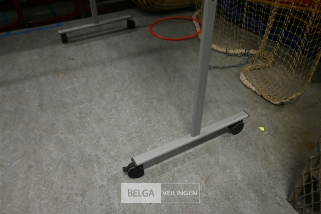 Memobord op wielen – foto 4 – kavel bij Belga Veilingen