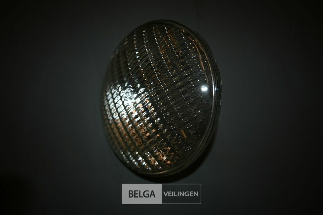 ± 12 lampen – foto 4 – kavel bij Belga Veilingen