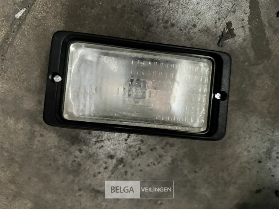 Bak met diverse verlichting – foto 3 – kavel bij Belga Veilingen, Lummen