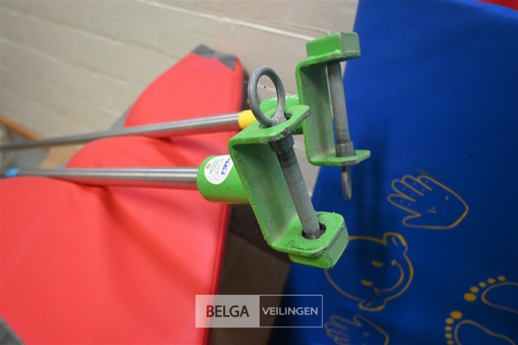 Turnset + evenwichtsbalk – foto 3 – kavel bij Belga Veilingen