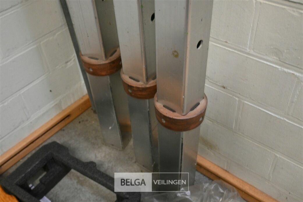 Turnset + evenwichtsbalk – foto 7 – kavel bij Belga Veilingen