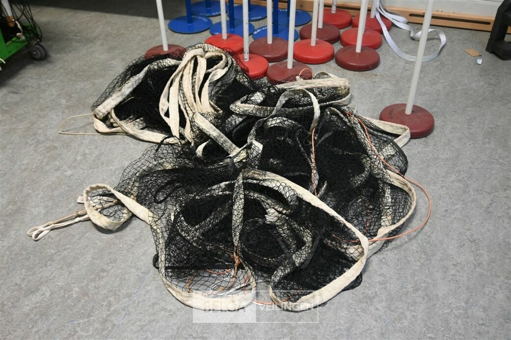 ± 18 Badminton kegels – foto 5 – kavel bij Belga Veilingen