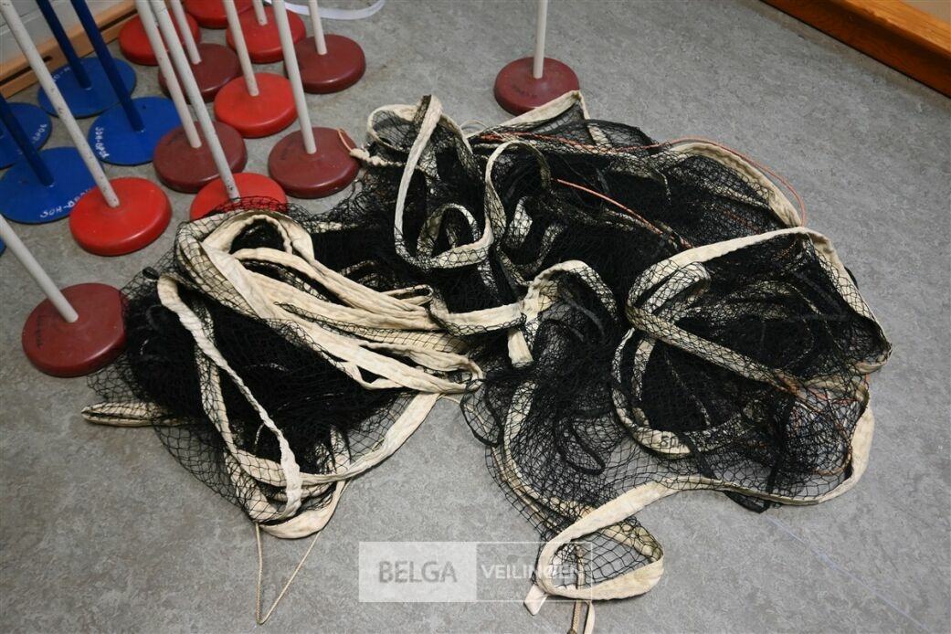 ± 18 Badminton kegels – foto 6 – kavel bij Belga Veilingen