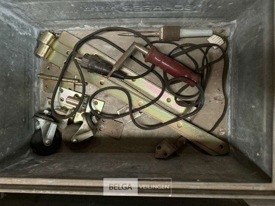 Bak met divers – foto 8 – kavel bij Belga Veilingen, Lummen