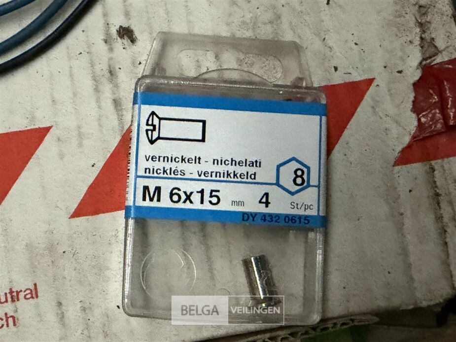 Bak met divers – foto 6 – kavel bij Belga Veilingen, Lummen