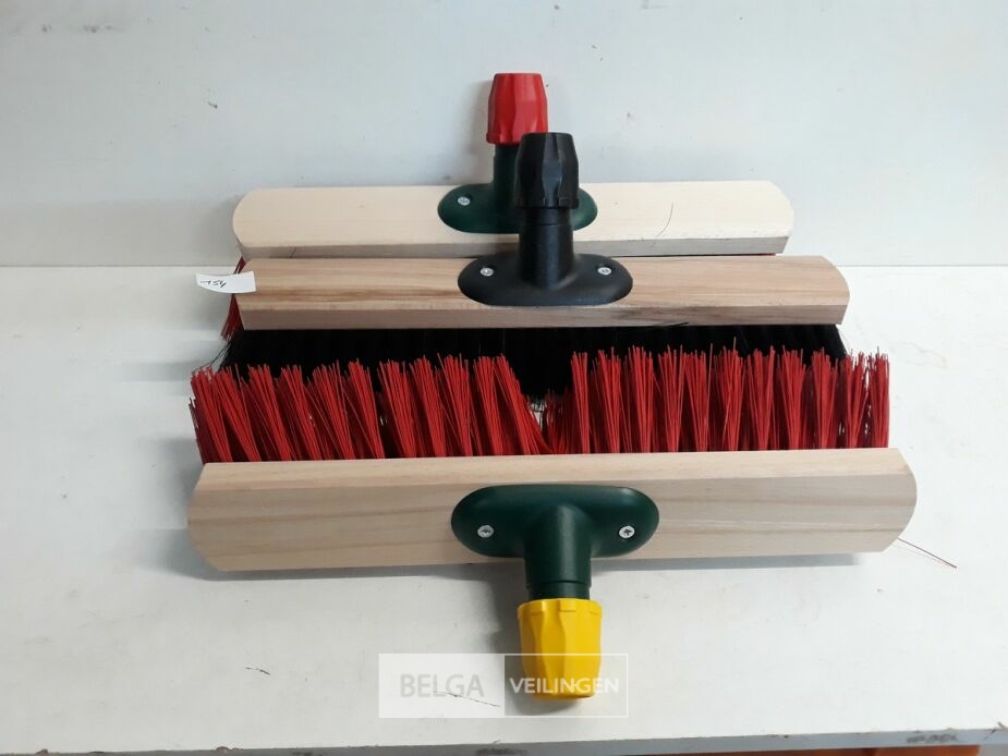 3 x Straatborstel pvc haren 40 cm – foto 2 – kavel bij Belga Veilingen, Oudsbergen
