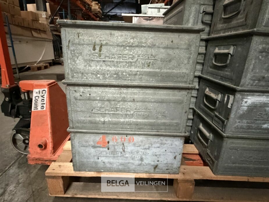 ± 3 Ijzeren bakken – foto 3 – kavel bij Belga Veilingen, Lummen