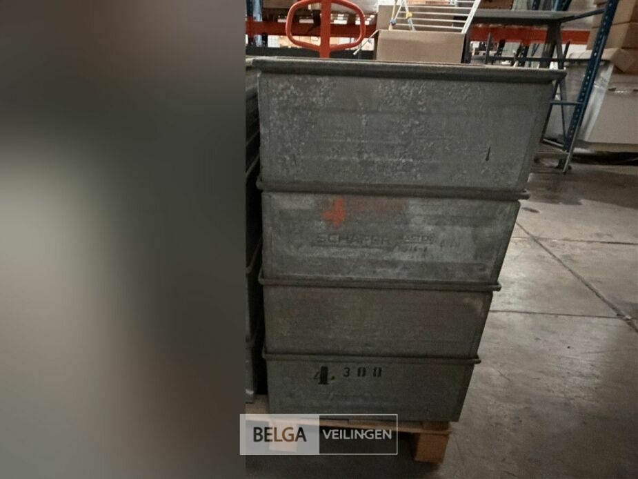 ± 4 Ijzeren bakken – foto 3 – kavel bij Belga Veilingen, Lummen