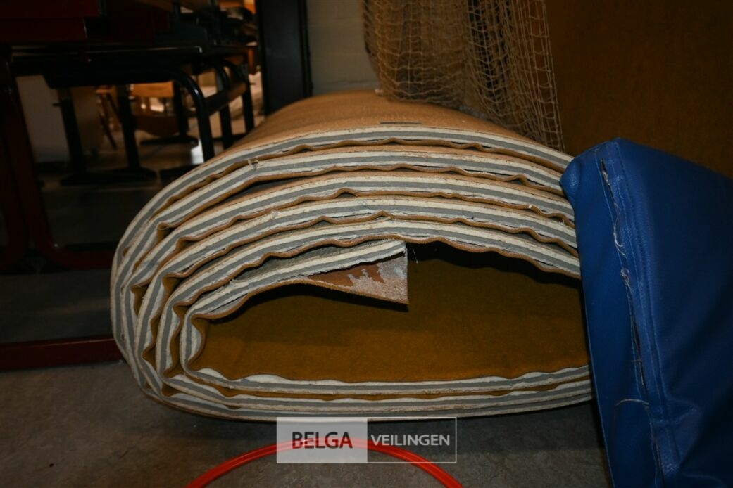 1x Gele turnmat – foto 3 – kavel bij Belga Veilingen