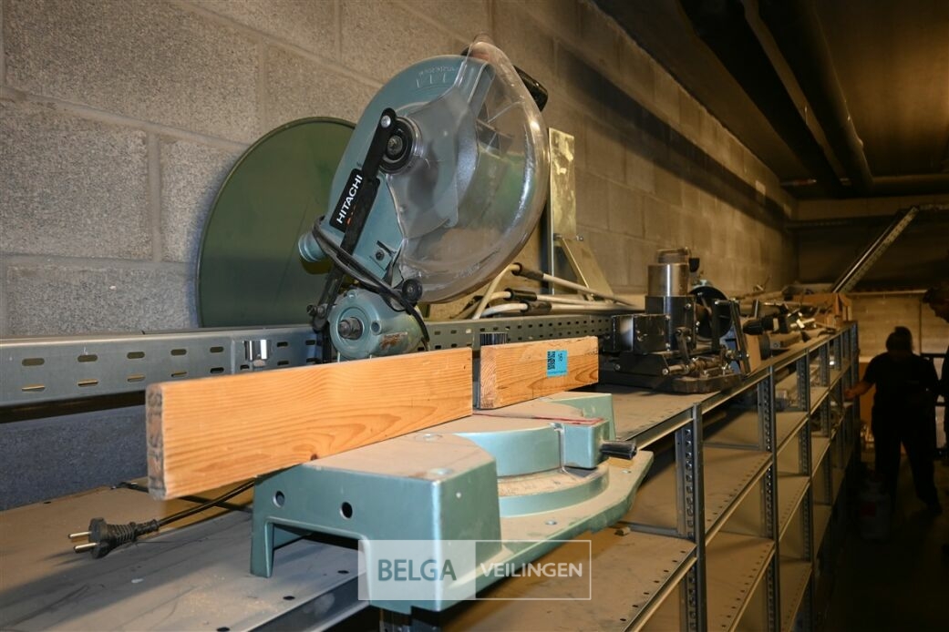 Afkortzaag HITACHI – foto 2 – kavel bij Belga Veilingen