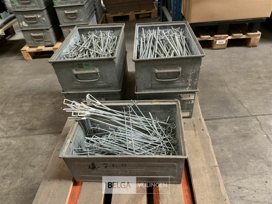 ± 5 Bakken met wandhaken – foto 2 – kavel bij Belga Veilingen, Lummen