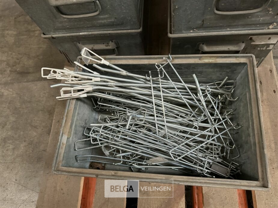 ± 5 Bakken met wandhaken – foto 3 – kavel bij Belga Veilingen, Lummen