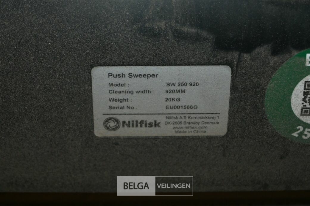 Handmatige veegmachine NILFISK – foto 7 – kavel bij Belga Veilingen
