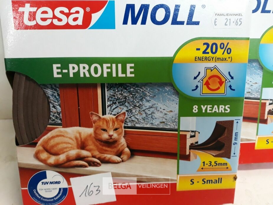 2 x Tochtband rubber bruin 9x1-3,5mm 25 M Tesa – foto 3 – kavel bij Belga Veilingen, Oudsbergen