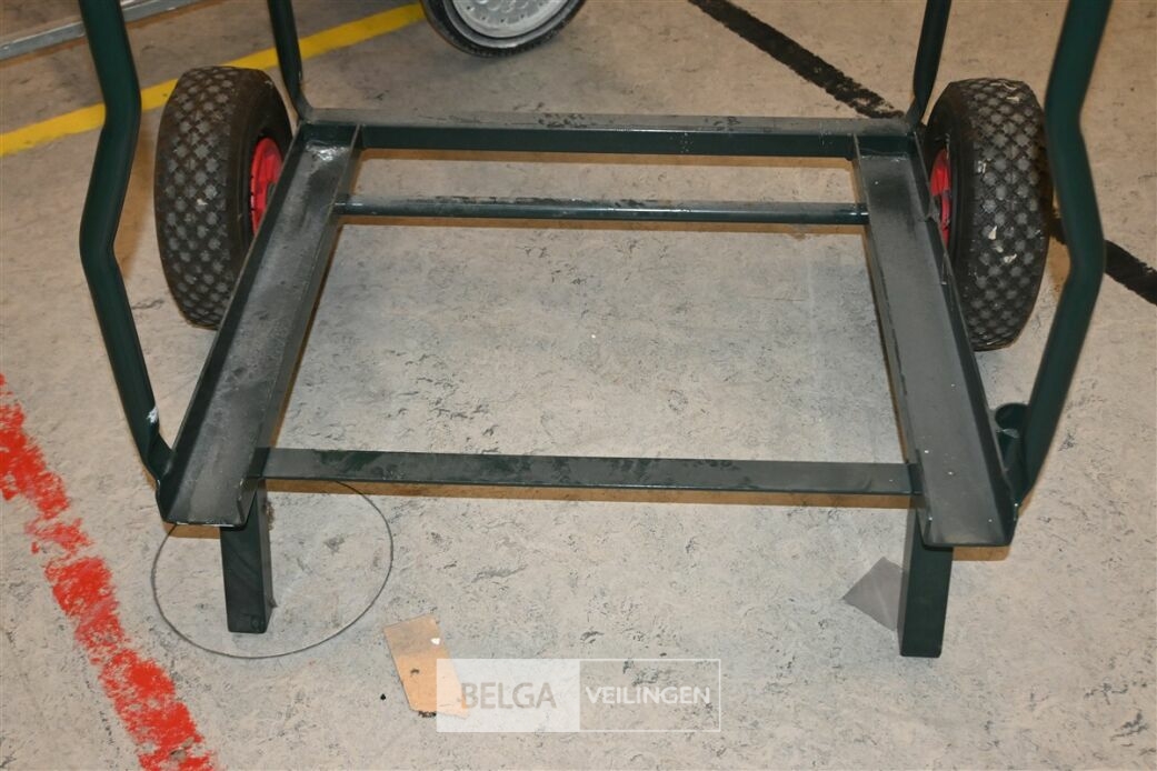 Frame vuilniskar – foto 4 – kavel bij Belga Veilingen