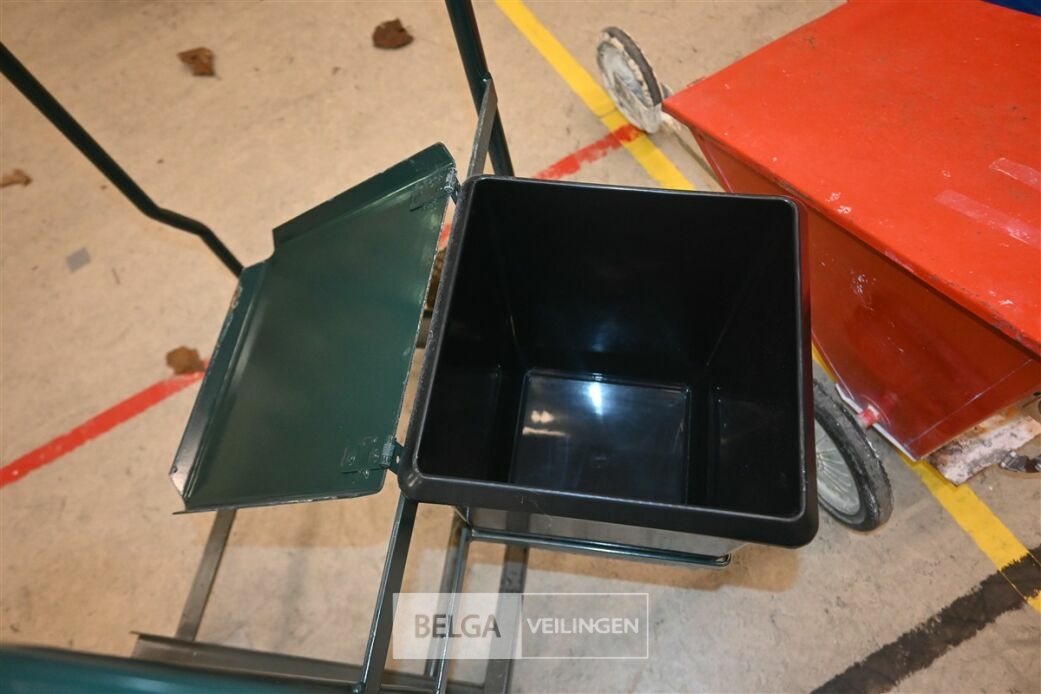 Frame vuilniskar – foto 6 – kavel bij Belga Veilingen