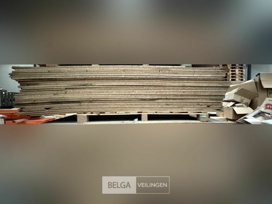 Pallet met spaanplaten – foto 2 – kavel bij Belga Veilingen, Lummen
