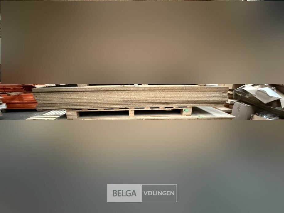 Pallet met spaanplaten – foto 2 – kavel bij Belga Veilingen, Lummen