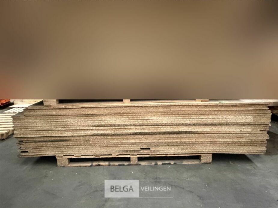 Pallet met spaanplaten – foto 2 – kavel bij Belga Veilingen, Lummen