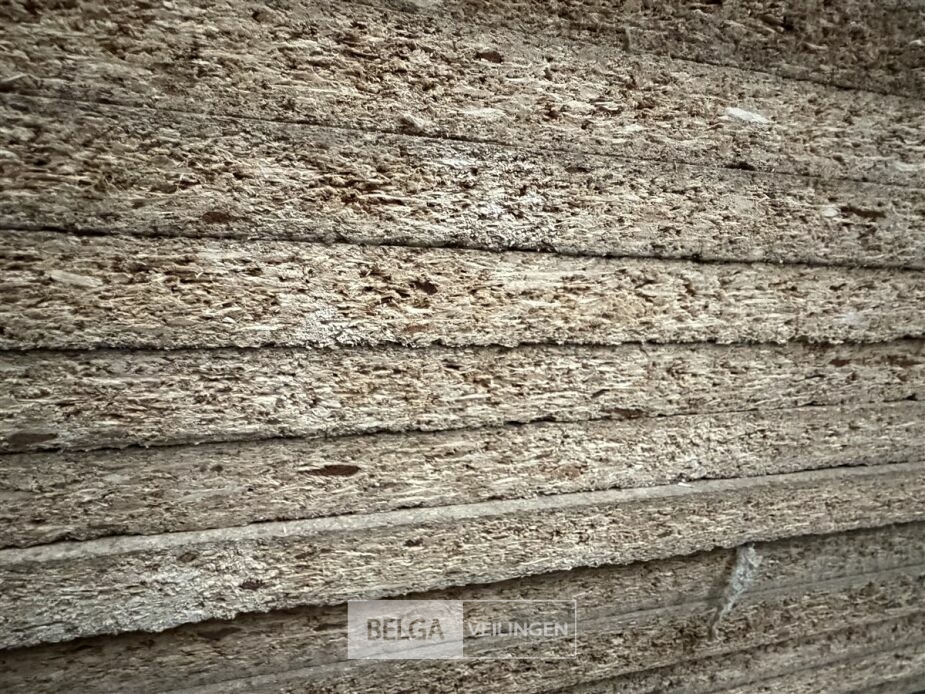 Pallet met spaanplaten – foto 4 – kavel bij Belga Veilingen, Lummen