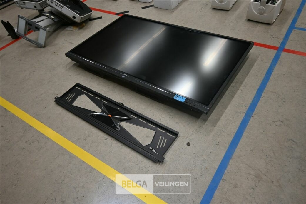 TV iiyama – foto 2 – kavel bij Belga Veilingen