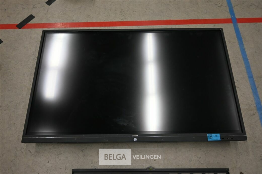 TV iiyama – foto 3 – kavel bij Belga Veilingen