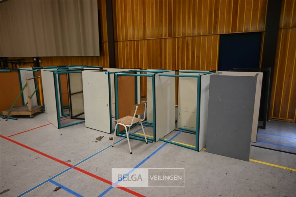 ± 20 Tafels – foto 2 – kavel bij Belga Veilingen