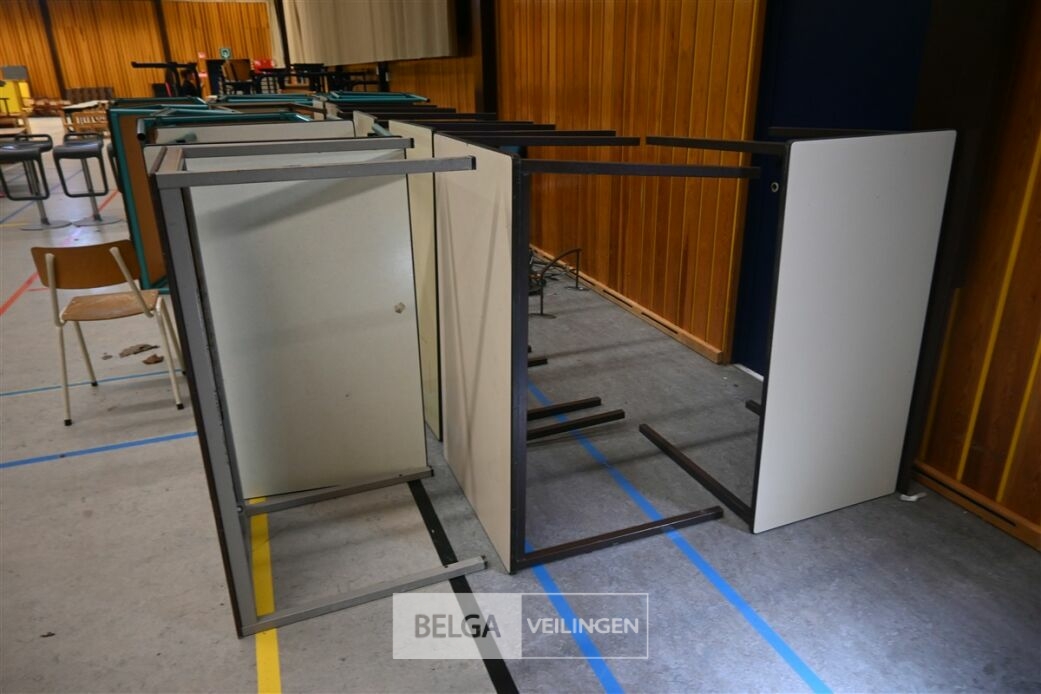 ± 20 Tafels – foto 3 – kavel bij Belga Veilingen