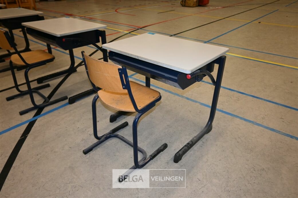 1x set van schoolbank met stoel – foto 4 – kavel bij Belga Veilingen
