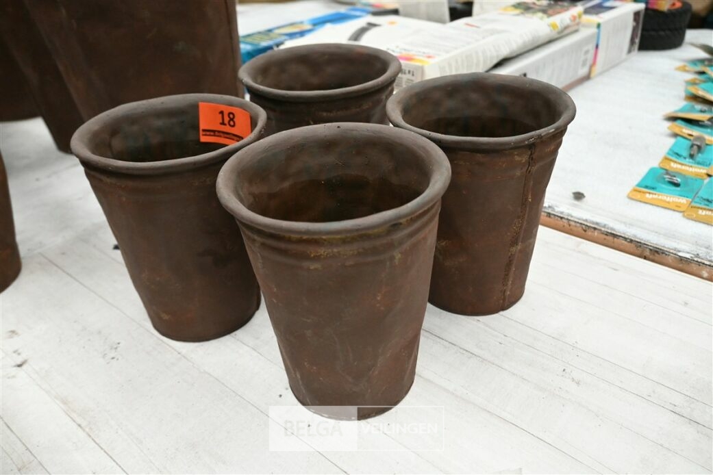 ± 4 Vazen – foto 2 – kavel bij Belga Veilingen, Lummen