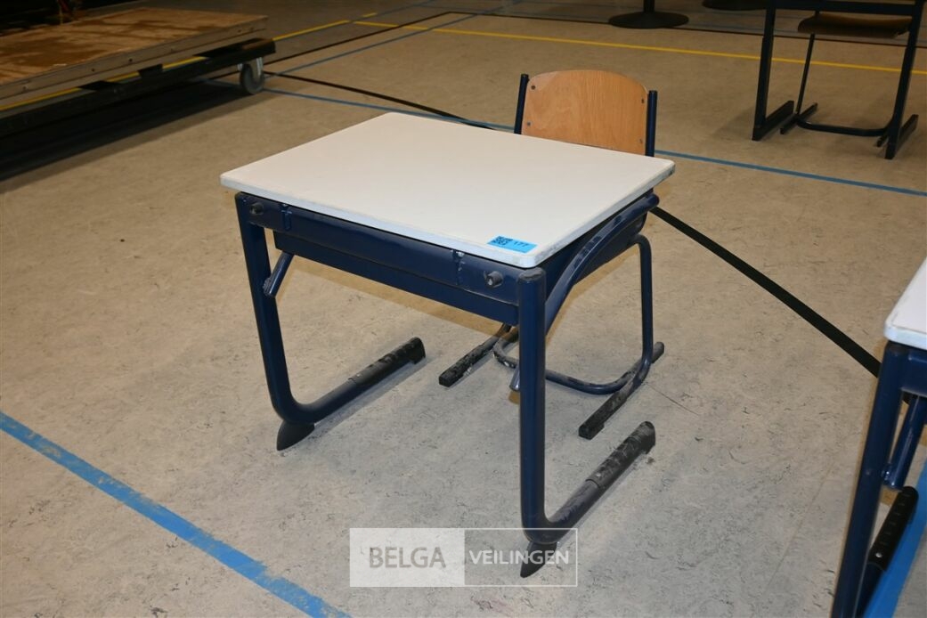 1x set van schoolbank met stoel – foto 2 – kavel bij Belga Veilingen