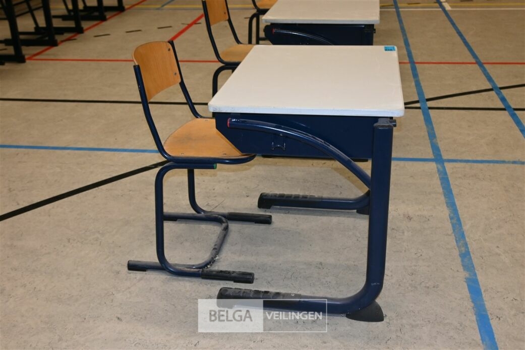 1x set van schoolbank met stoel – foto 3 – kavel bij Belga Veilingen