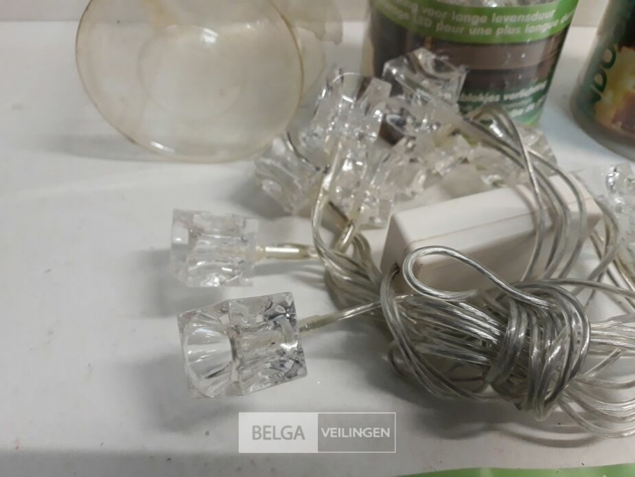 3 x Verlichting 10 ijsblokjes LED koud wit – foto 3 – kavel bij Belga Veilingen, Oudsbergen