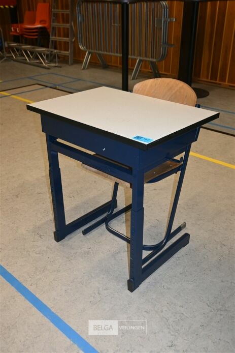 1x set van schoolbank met stoel – foto 2 – kavel bij Belga Veilingen