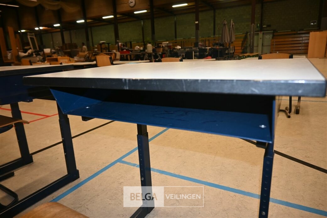 1x set van schoolbank met stoel – foto 5 – kavel bij Belga Veilingen