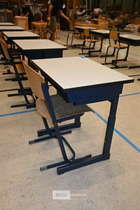 1x set van schoolbank met stoel – foto 4 – kavel bij Belga Veilingen