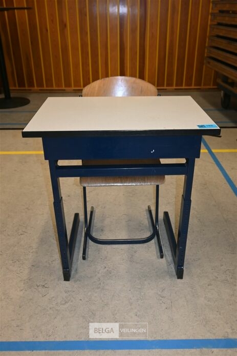 1x set van schoolbank met stoel – foto 3 – kavel bij Belga Veilingen